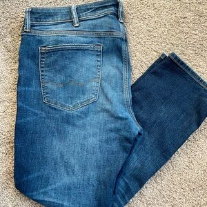 American Eagle
Men’s AIRFLEX + TEMP TECH 
Denim Jean